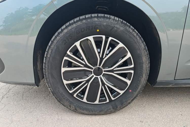 Used Geely Galaxy Stellar 6 2026 Model 60km Sailing Edition Left Front Wheel Hub