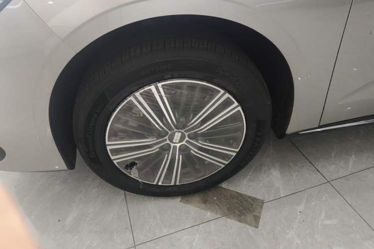 Used Geely Galaxy Stellar 6 2026 Model 125km Exploration+ Edition Left Front Wheel Hub