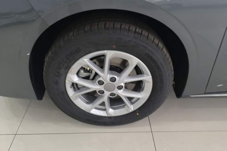 Used Geely Galaxy Stellar 6 2026 Model 125km Long-range Edition Left Front Wheel Hub