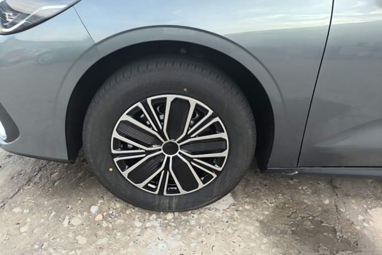 Used Geely Galaxy Stellar 6 2026 Model 60km Sailing Edition Left Front Wheel Hub
