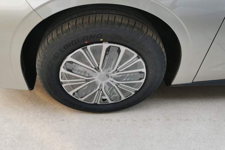 Used Geely Galaxy Stellar 6 2026 Model 60km Sailing Edition Left Front Wheel Hub