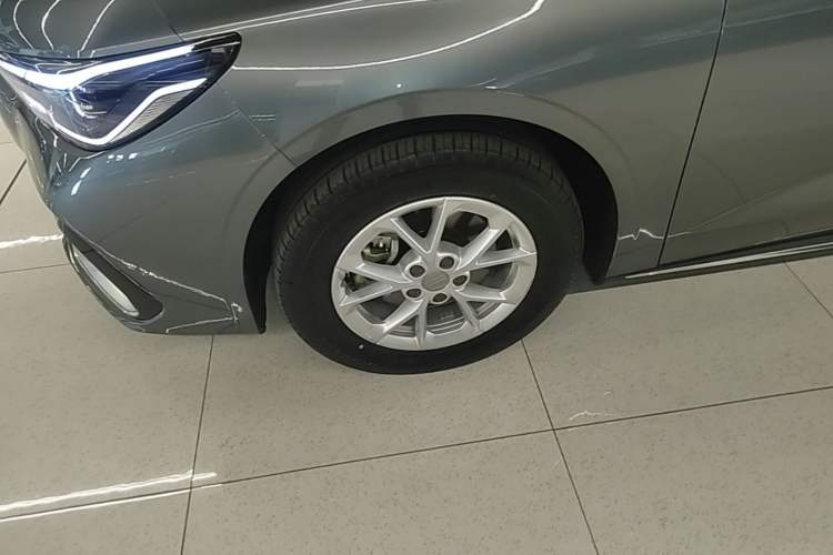 Used Geely Galaxy Stellar 6 2026 Model 125km Long-range Edition Left Front Wheel Hub