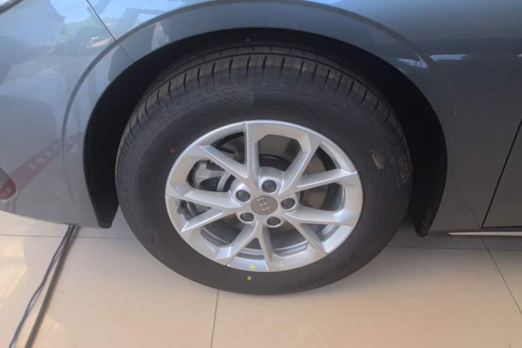 Used Geely Galaxy Stellar 6 2026 Model 125km Long-range Edition Left Front Wheel Hub