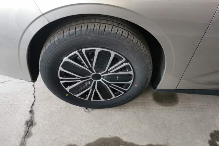 Used Geely Galaxy Stellar 6 2026 Model 60km Sailing Edition Left Front Wheel Hub