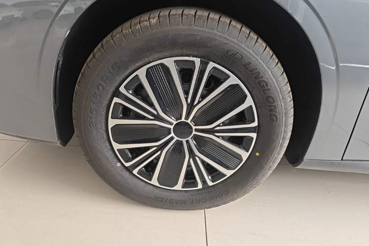 Used Geely Galaxy Stellar 6 2026 Model 125km Free-Style Edition Left Front Wheel Hub