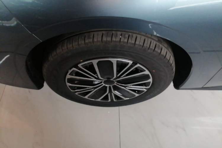 Used Geely Galaxy Stellar 6 2026 Model 125km Free-Style Edition Left Front Wheel Hub
