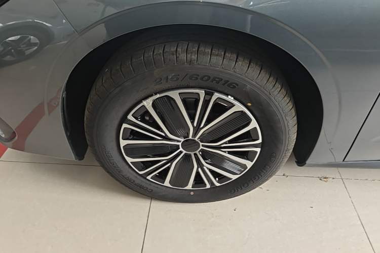 Used Geely Galaxy Stellar 6 2026 Model 125km Free-Style Edition Left Front Wheel Hub