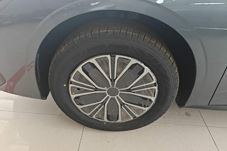 Used Geely Galaxy Stellar 6 2026 Model 125km Free-Style Edition Left Front Wheel Hub