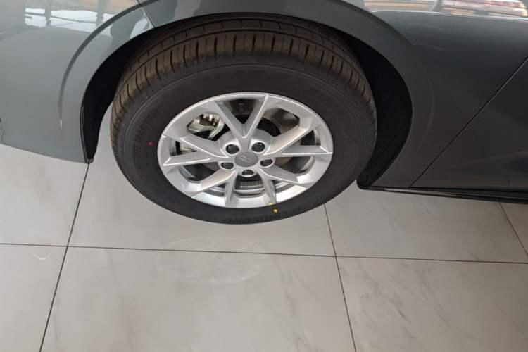 Used Geely Galaxy Stellar 6 2026 Model 125km Long-range Edition Left Front Wheel Hub