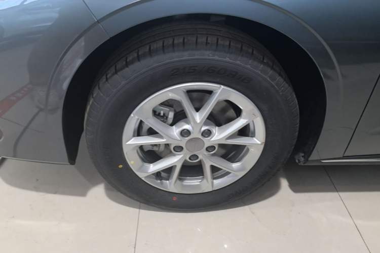 Used Geely Galaxy Stellar 6 2026 Model 125km Long-range Edition Left Front Wheel Hub