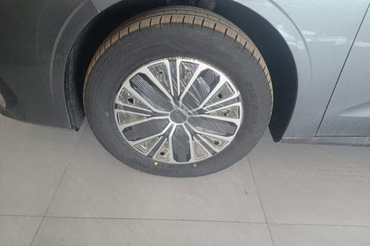 Used Geely Galaxy Stellar 6 2026 Model 60km Sailing Edition Left Front Wheel Hub