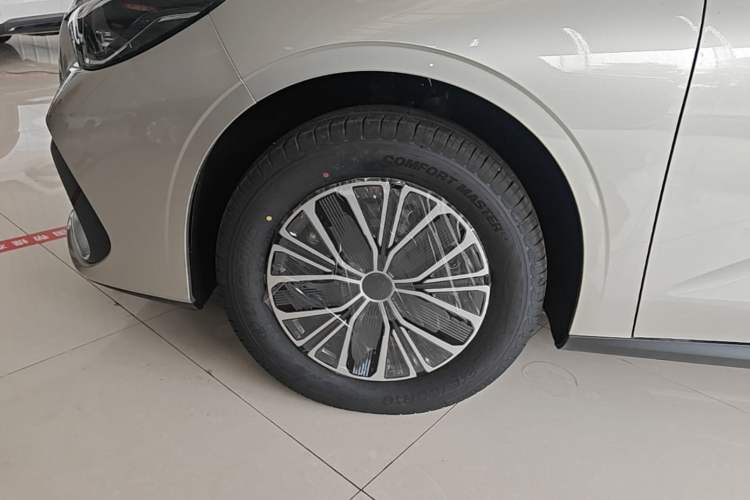 Used Geely Galaxy Stellar 6 2026 Model 125km Free-Style Edition Left Front Wheel Hub