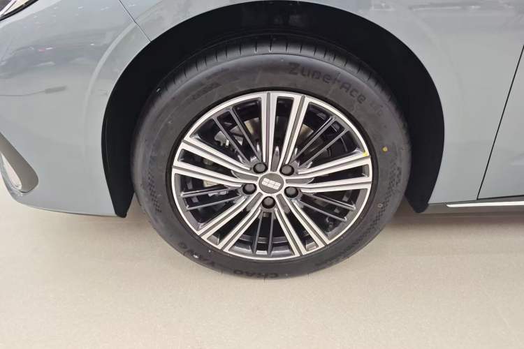 Used Geely Galaxy Stellar 6 2026 Model 125km Exploration+ Edition Left Front Wheel Hub
