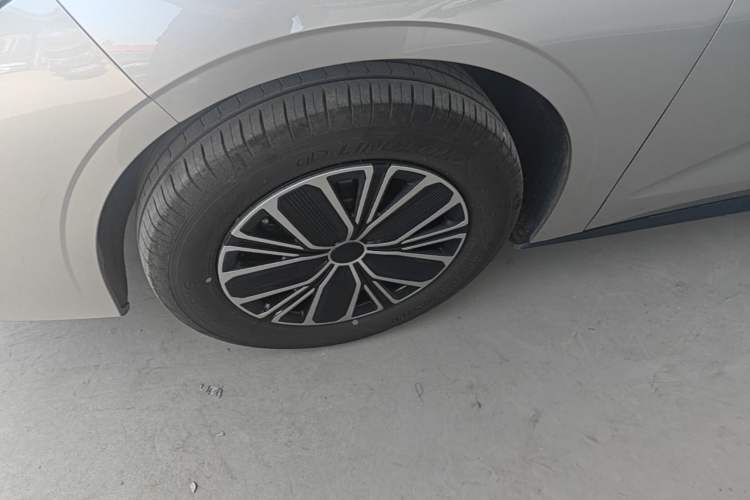 Used Geely Galaxy Stellar 6 2026 Model 60km Sailing Edition Left Front Wheel Hub