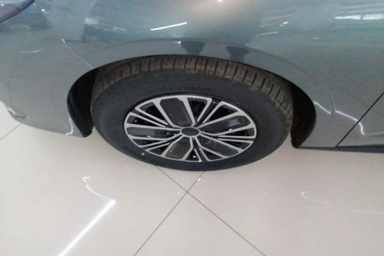 Used Geely Galaxy Stellar 6 2026 Model 125km Free-Style Edition Left Front Wheel Hub