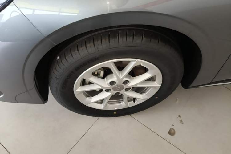 Used Geely Galaxy Stellar 6 2026 Model 125km Long-range Edition Left Front Wheel Hub