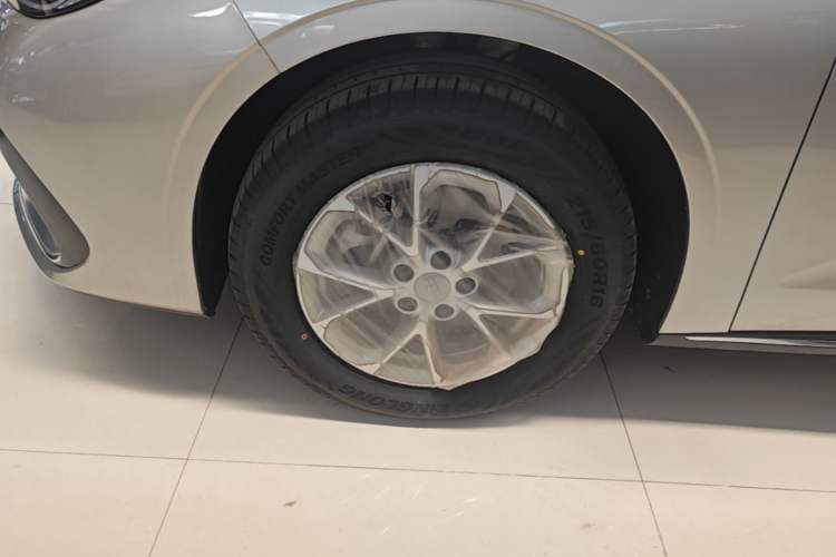 Used Geely Galaxy Stellar 6 2026 Model 125km Long-range Edition Left Front Wheel Hub