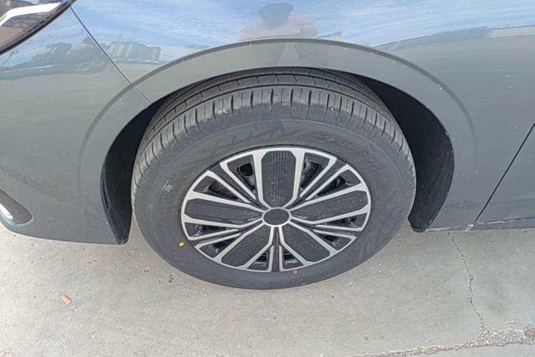 Used Geely Galaxy Stellar 6 2026 Model 125km Free-Style Edition Left Front Wheel Hub