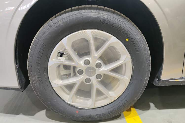 Used Geely Galaxy Stellar 6 2026 Model 60km Exploration Edition Left Front Wheel Hub