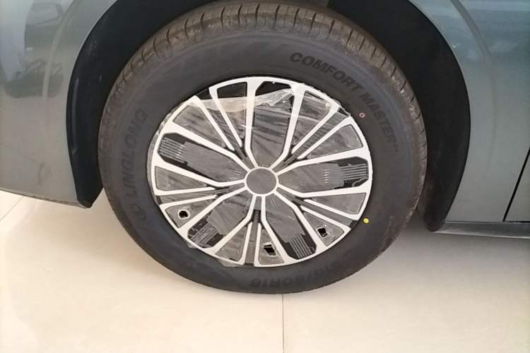 Used Geely Galaxy Stellar 6 2026 Model 125km Free-Style Edition Left Front Wheel Hub