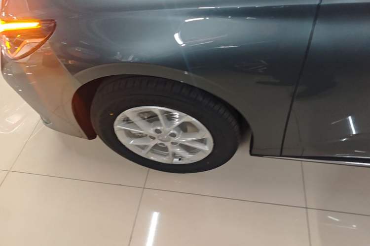 Used Geely Galaxy Stellar 6 2026 Model 125km Long-range Edition Left Front Wheel Hub
