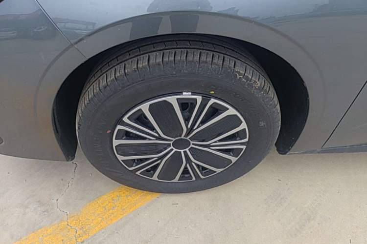 Used Geely Galaxy Stellar 6 2026 Model 125km Free-Style Edition Left Front Wheel Hub