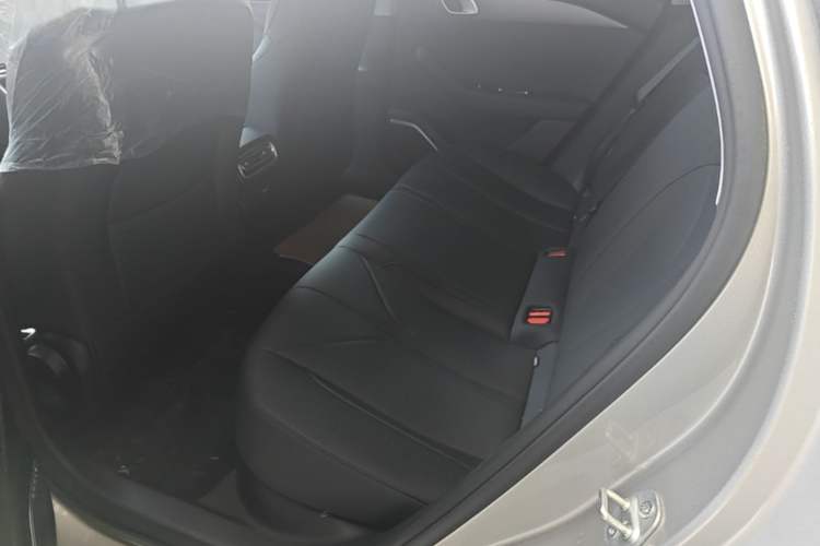 Used Geely Galaxy Stellar 6 2026 Model 60km Sailing Edition Left Rear Seat
