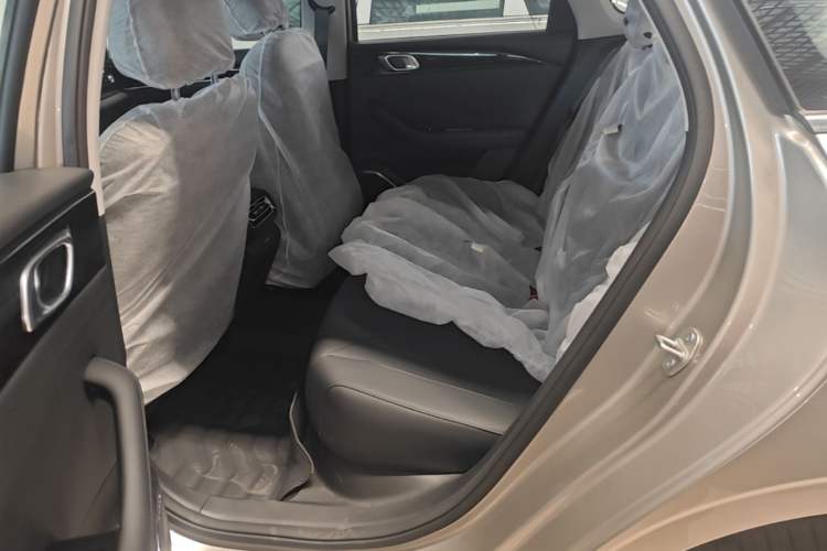 Used Geely Galaxy Stellar 6 2026 Model 125km Long-range Edition Left Rear Seat