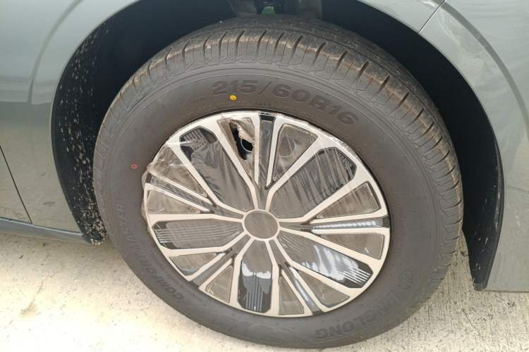 Used Geely Galaxy Stellar 6 2026 Model 125km Free-Style Edition Right Front Wheel Hub