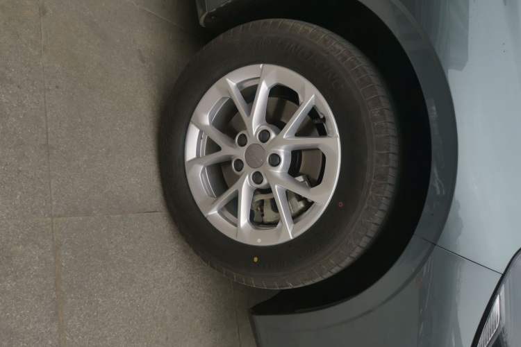 Used Geely Galaxy Stellar 6 2026 Model 125km Long-range Edition Right Front Wheel Hub