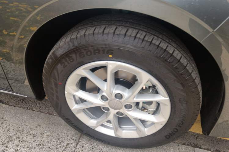 Used Geely Galaxy Stellar 6 2026 Model 125km Long-range Edition Right Front Wheel Hub