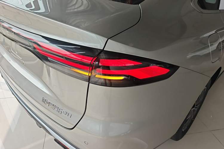 Used Geely Galaxy Stellar 6 2026 Model 125km Free-Style Edition Right Rear Taillight