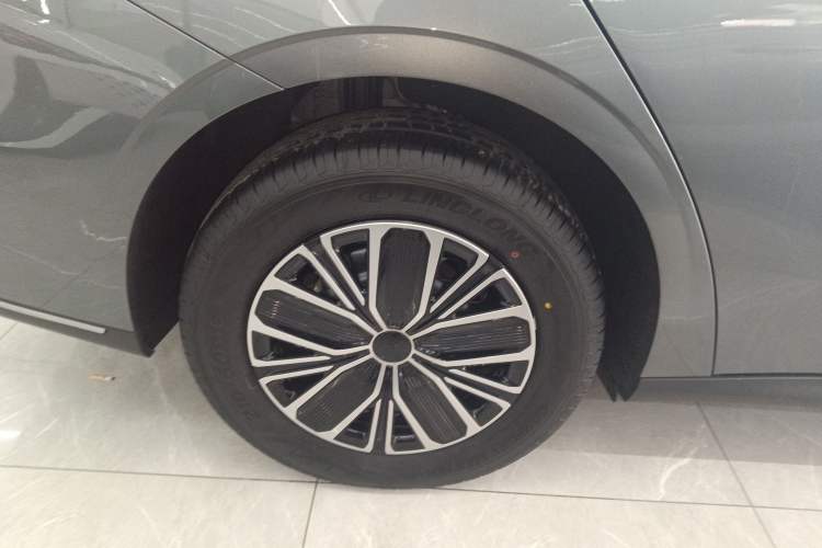 Used Geely Galaxy Stellar 6 2026 Model 60km Sailing Edition Right Rear Wheel Hub