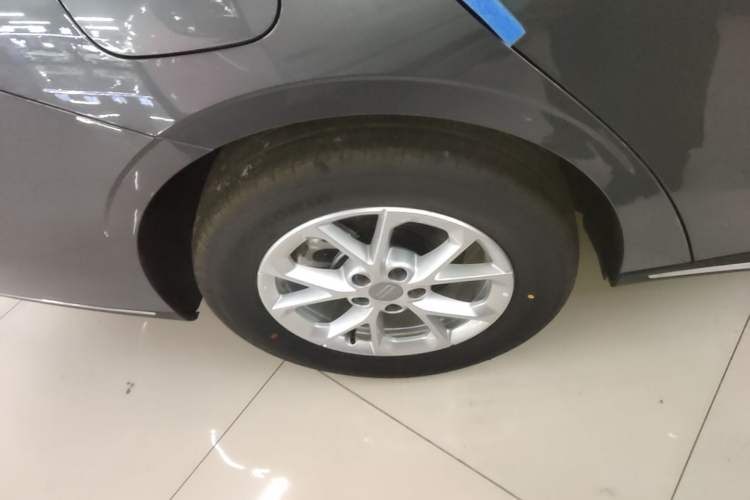 Used Geely Galaxy Stellar 6 2026 Model 125km Long-range Edition Right Rear Wheel Hub