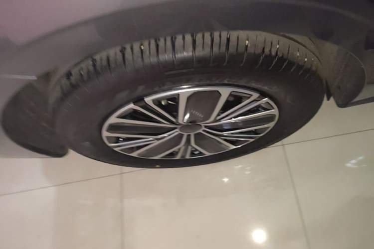 Used Geely Galaxy Stellar 6 2026 Model 60km Sailing Edition Right Rear Wheel Hub