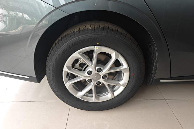 Used Geely Galaxy Stellar 6 2026 Model 125km Long-range Edition Right Rear Wheel Hub