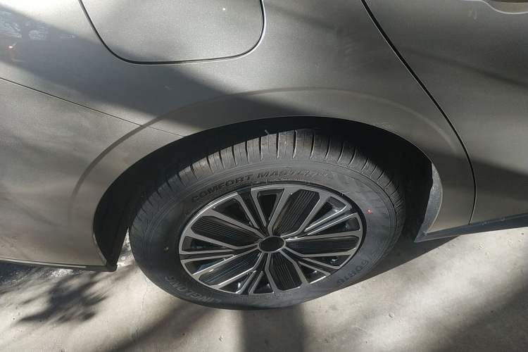 Used Geely Galaxy Stellar 6 2026 Model 60km Sailing Edition Right Rear Wheel Hub