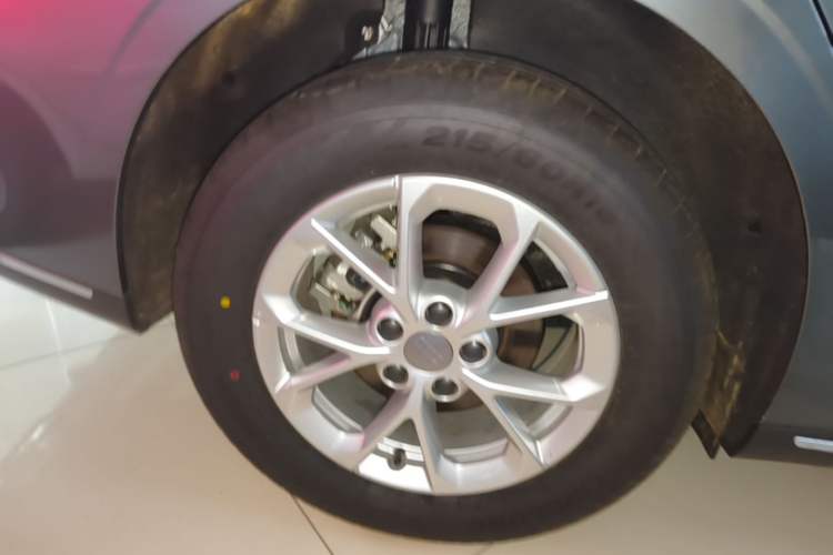 Used Geely Galaxy Stellar 6 2026 Model 125km Long-range Edition Right Rear Wheel Hub