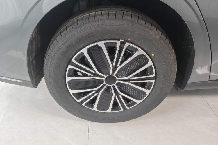 Used Geely Galaxy Stellar 6 2026 Model 60km Free-Style Edition Right Rear Wheel Hub