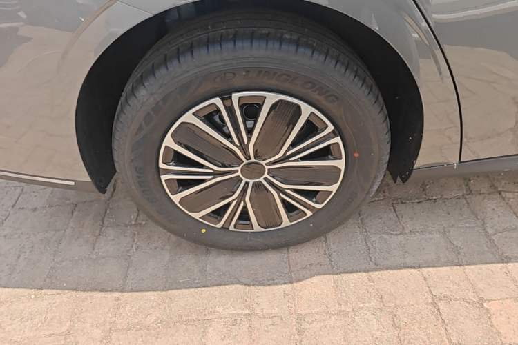 Used Geely Galaxy Stellar 6 2026 Model 60km Free-Style Edition Right Rear Wheel Hub