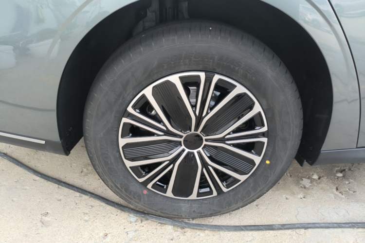 Used Geely Galaxy Stellar 6 2026 Model 60km Sailing Edition Right Rear Wheel Hub