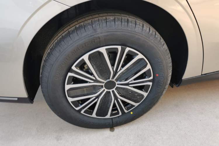 Used Geely Galaxy Stellar 6 2026 Model 60km Sailing Edition Right Rear Wheel Hub