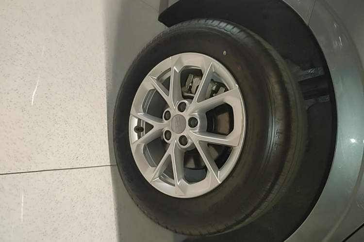 Used Geely Galaxy Stellar 6 2026 Model 125km Long-range Edition Right Rear Wheel Hub