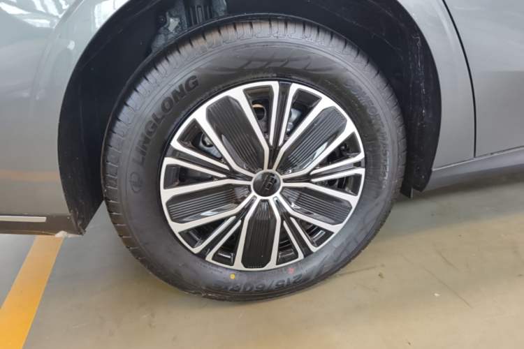 Used Geely Galaxy Stellar 6 2026 Model 125km Free-Style Edition Right Rear Wheel Hub