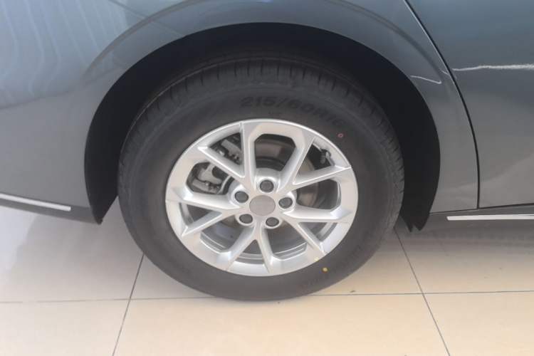 Used Geely Galaxy Stellar 6 2026 Model 125km Long-range Edition Right Rear Wheel Hub