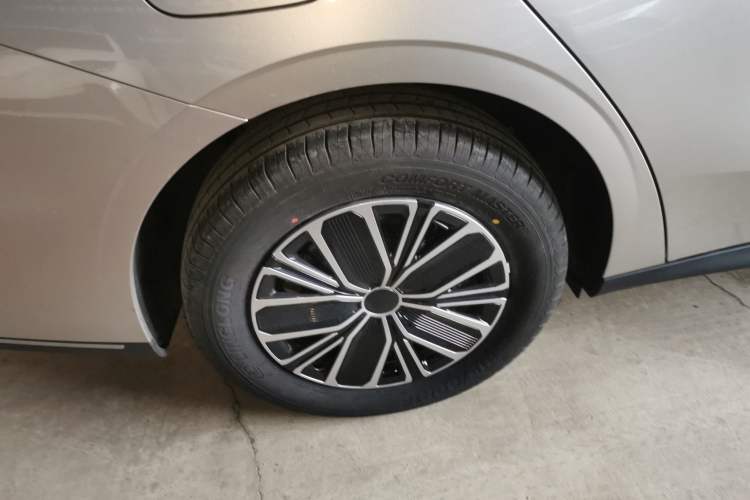 Used Geely Galaxy Stellar 6 2026 Model 60km Sailing Edition Right Rear Wheel Hub