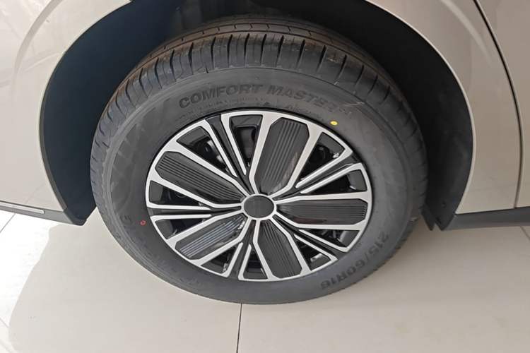 Used Geely Galaxy Stellar 6 2026 Model 125km Free-Style Edition Right Rear Wheel Hub