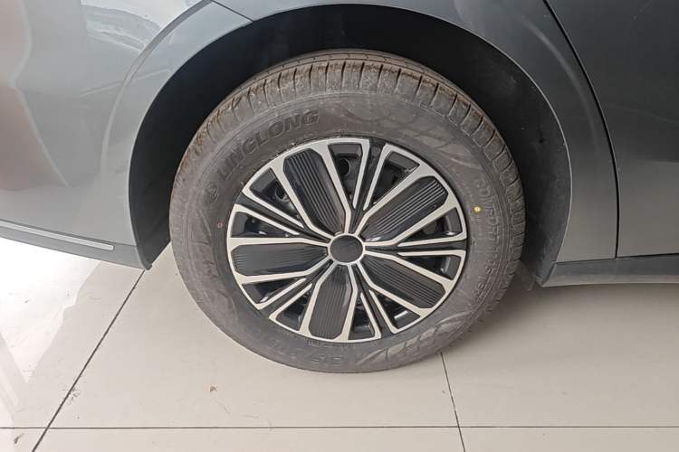Used Geely Galaxy Stellar 6 2026 Model 125km Free-Style Edition Right Rear Wheel Hub