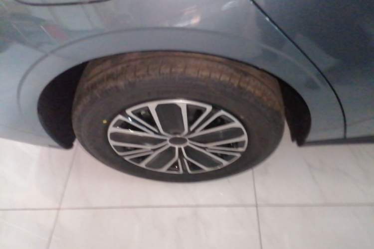 Used Geely Galaxy Stellar 6 2026 Model 125km Free-Style Edition Right Rear Wheel Hub