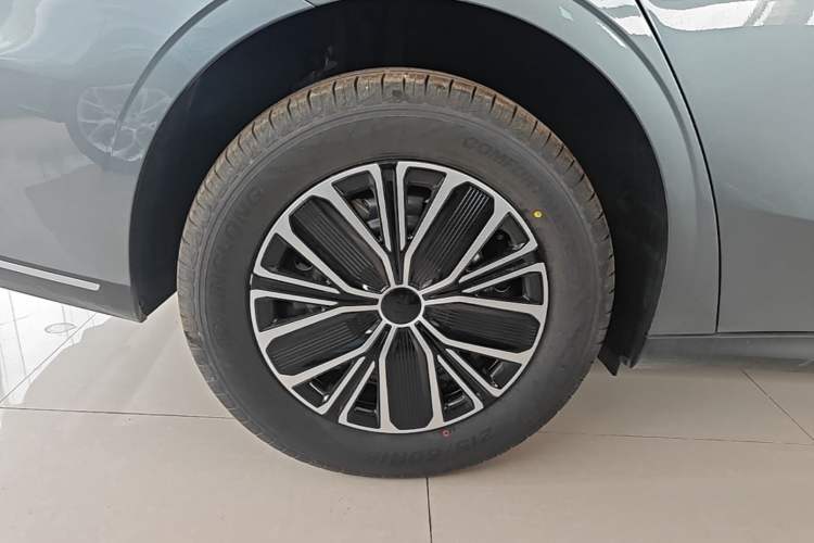 Used Geely Galaxy Stellar 6 2026 Model 125km Free-Style Edition Right Rear Wheel Hub